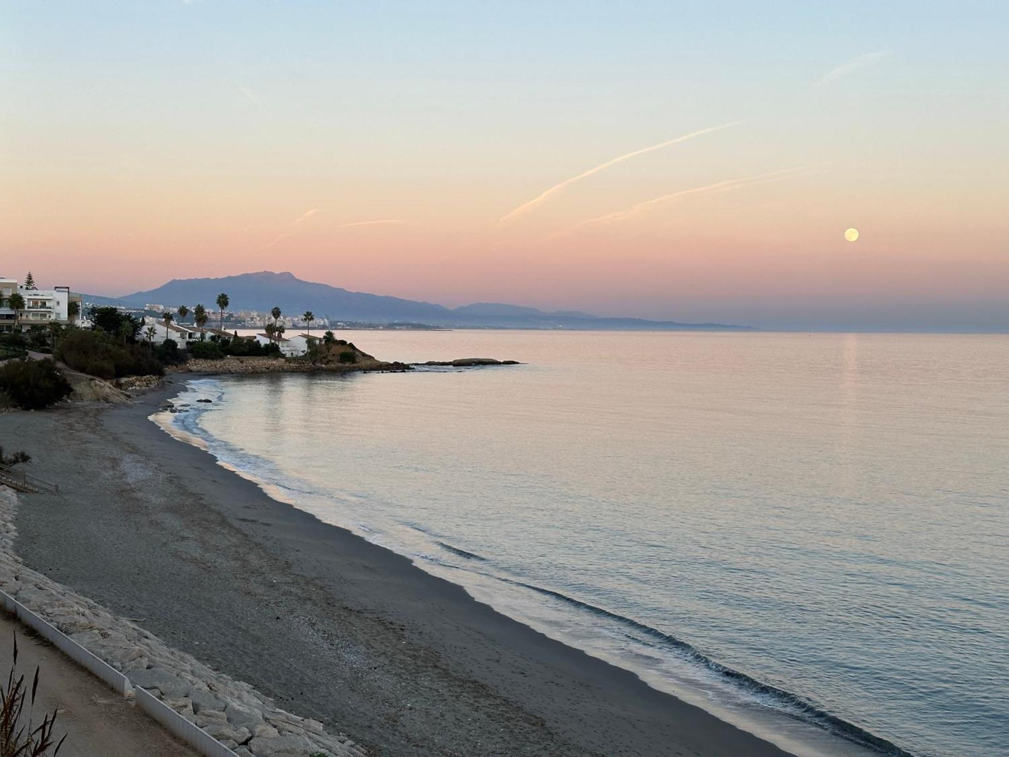 Beachfront, Top Floor Corner 2-Bed, Estepona Paseo公寓 外观 照片