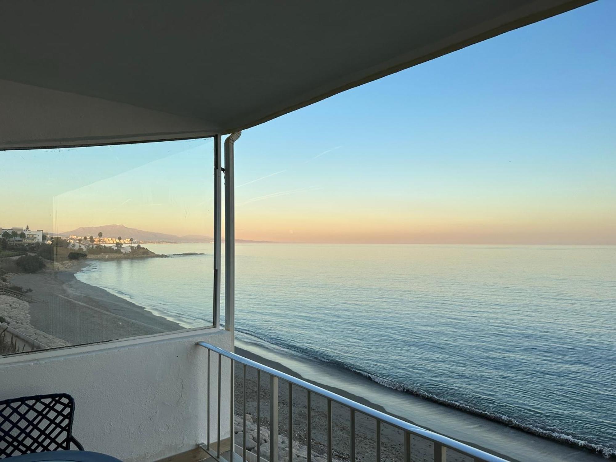 Beachfront, Top Floor Corner 2-Bed, Estepona Paseo公寓 外观 照片