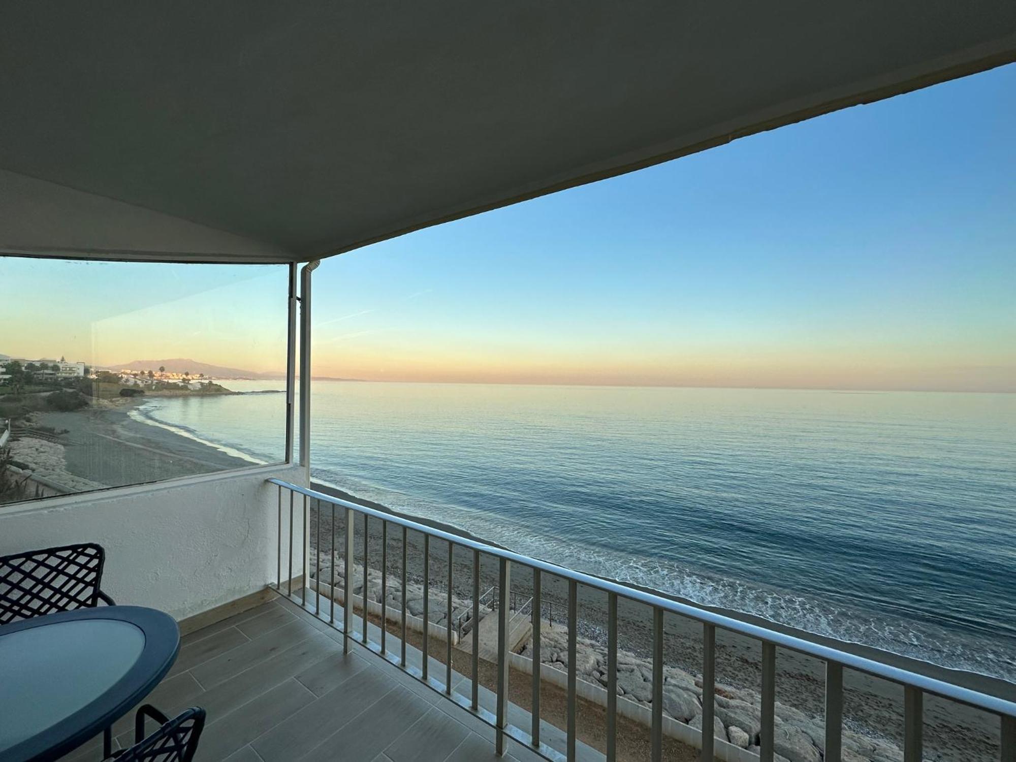 Beachfront, Top Floor Corner 2-Bed, Estepona Paseo公寓 外观 照片